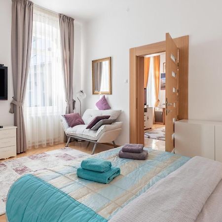 Brasov Centrul Vechi - 67Sqm - 2Min To Counsel Square Appartement Buitenkant foto